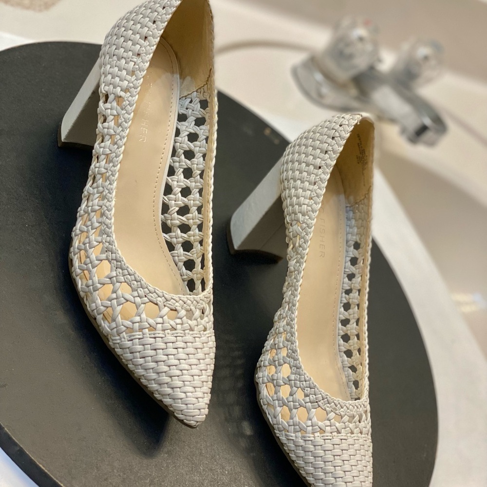 Marc Fisher Viviane woven off white women’s Size 6.5M excellent condition clean - Picture 7 of 7